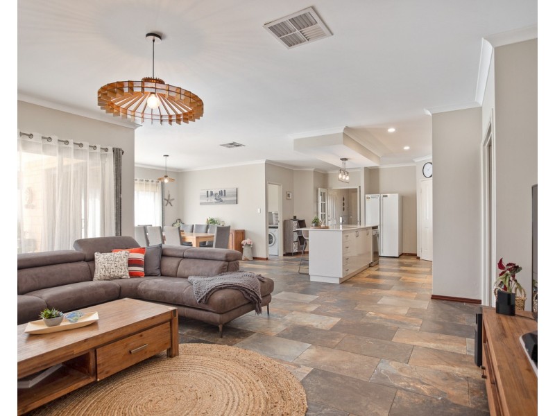 9 Arpenteur Turn, Madora Bay WA 6210