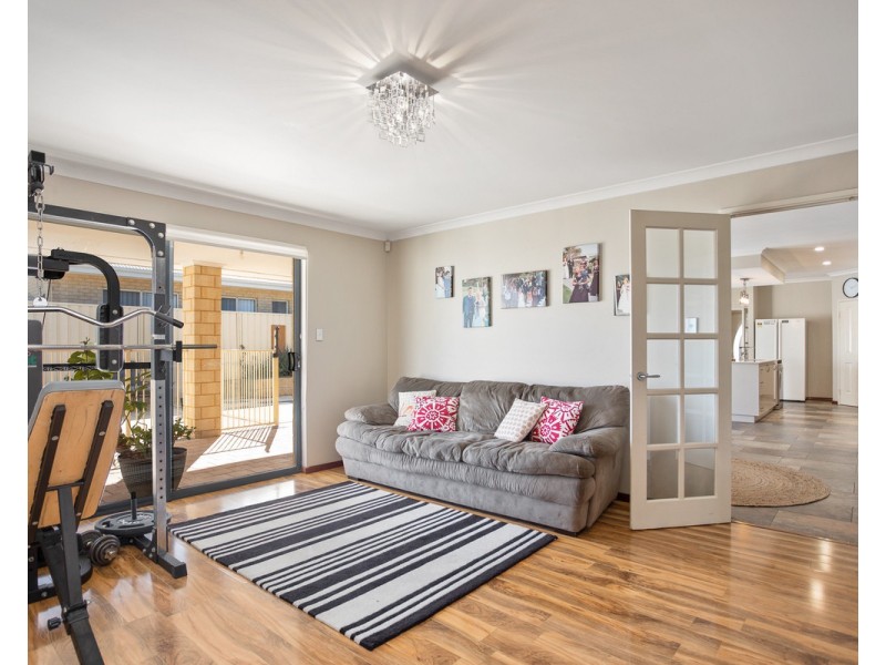 9 Arpenteur Turn, Madora Bay WA 6210