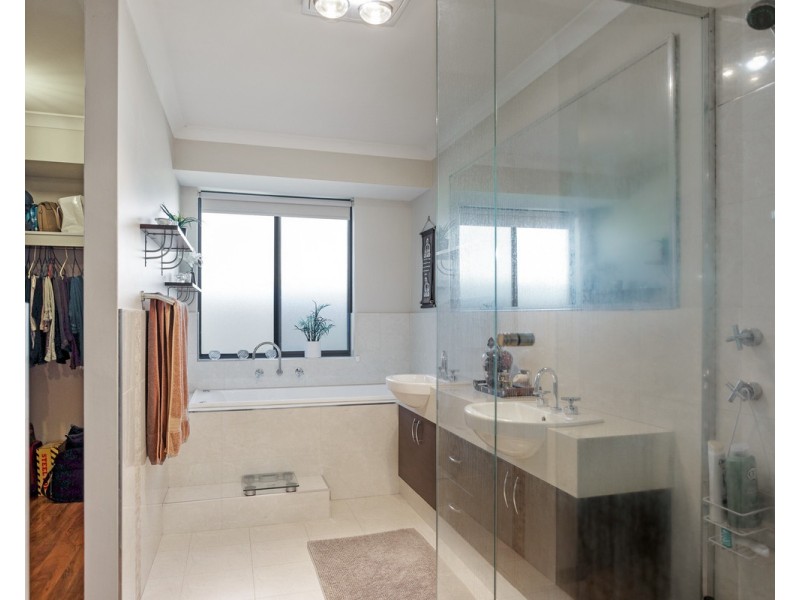 9 Arpenteur Turn, Madora Bay WA 6210