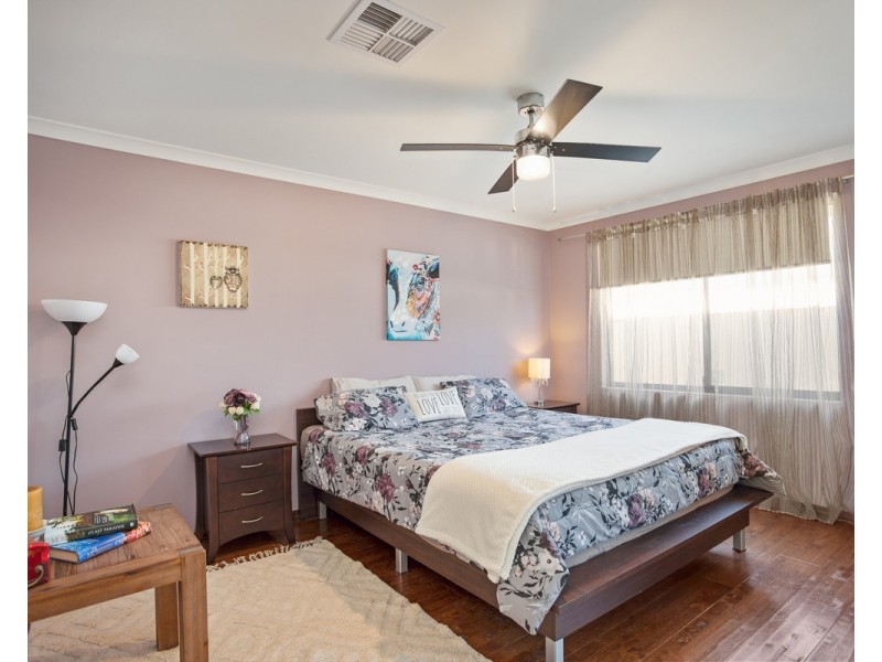 9 Arpenteur Turn, Madora Bay WA 6210