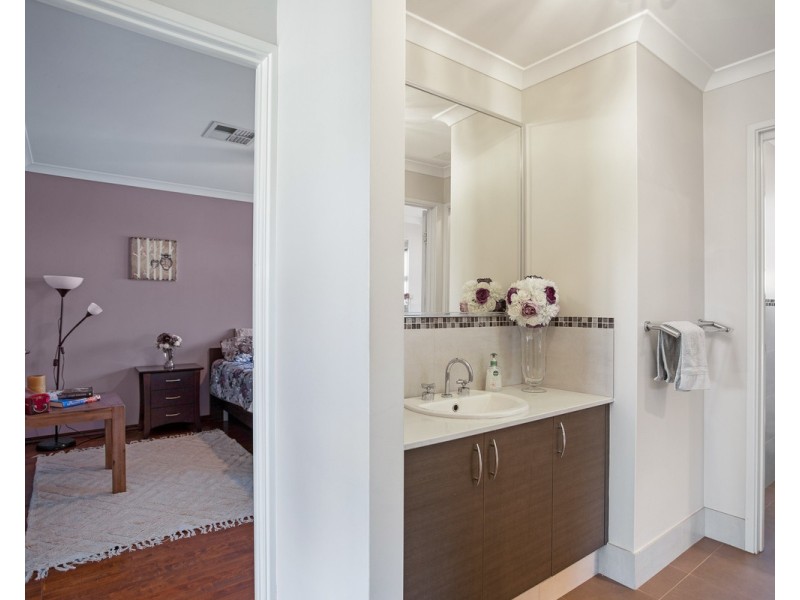 9 Arpenteur Turn, Madora Bay WA 6210