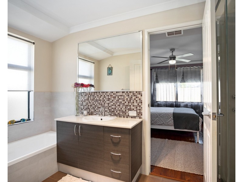 9 Arpenteur Turn, Madora Bay WA 6210