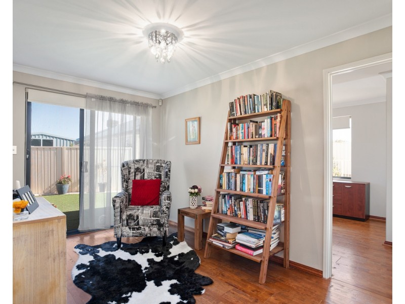 9 Arpenteur Turn, Madora Bay WA 6210