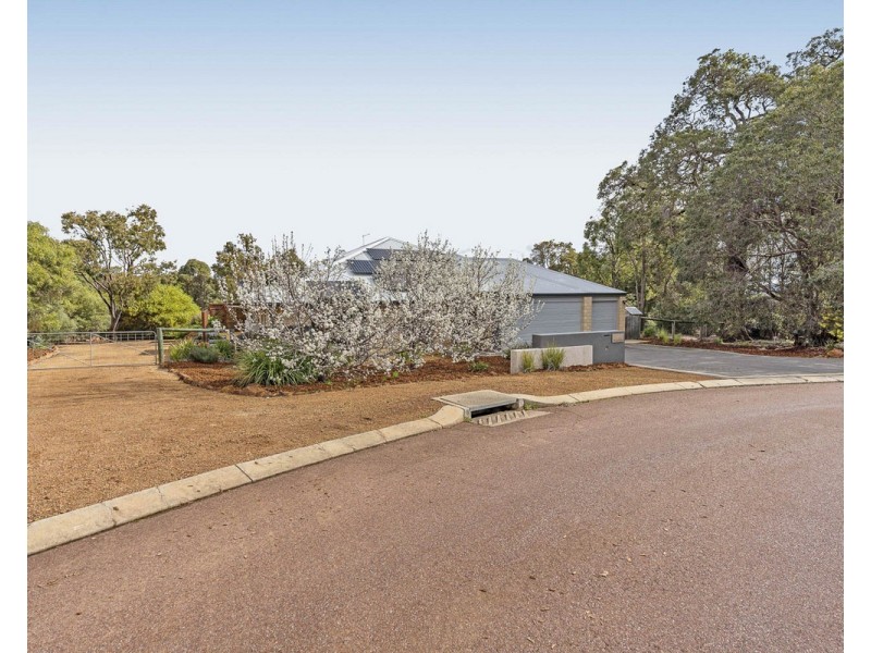 10 Blissett Drive, Bedfordale WA 6112