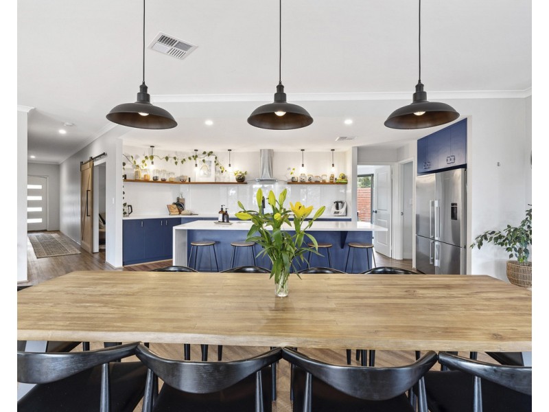 10 Blissett Drive, Bedfordale WA 6112