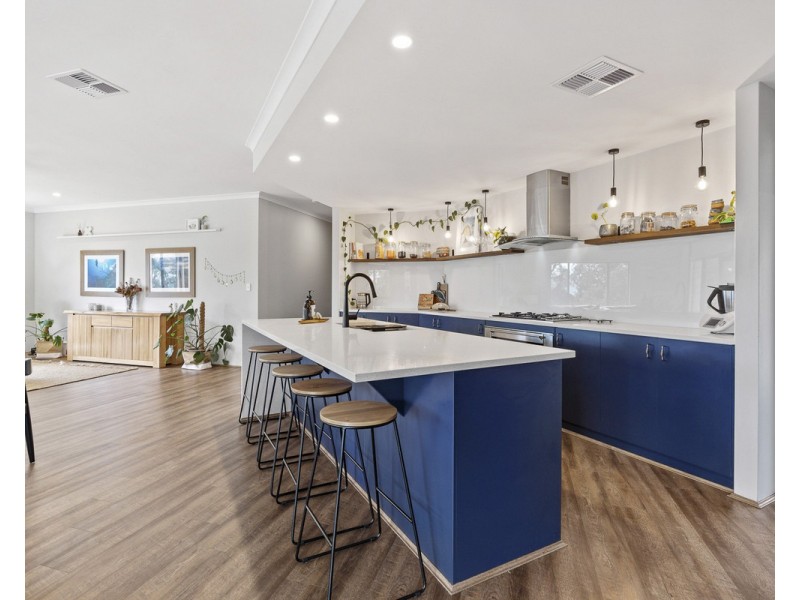 10 Blissett Drive, Bedfordale WA 6112