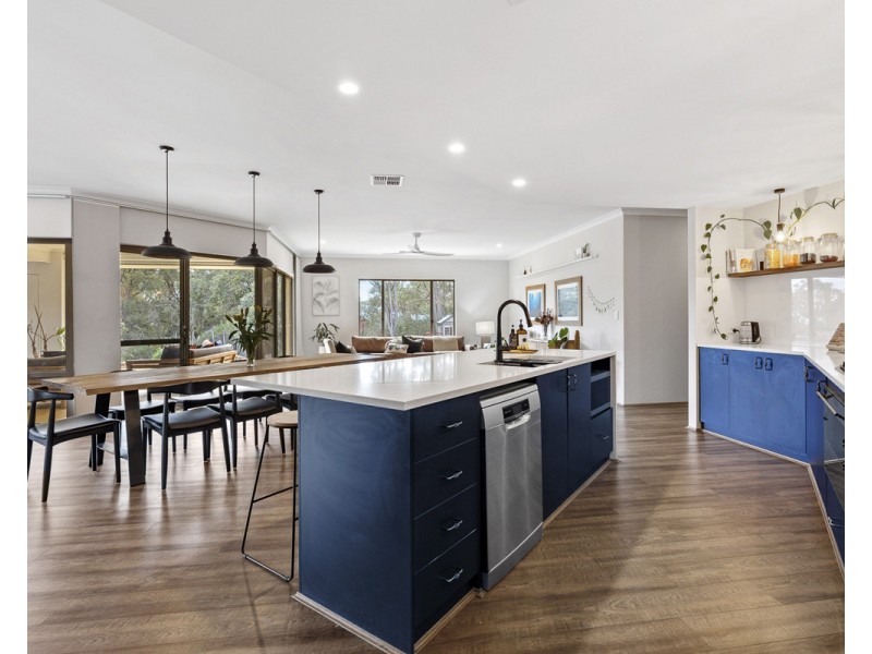 10 Blissett Drive, Bedfordale WA 6112