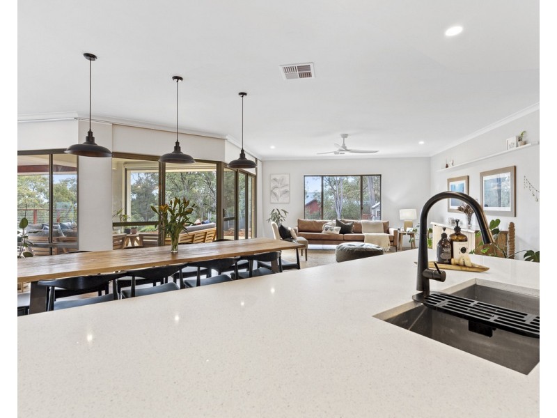 10 Blissett Drive, Bedfordale WA 6112