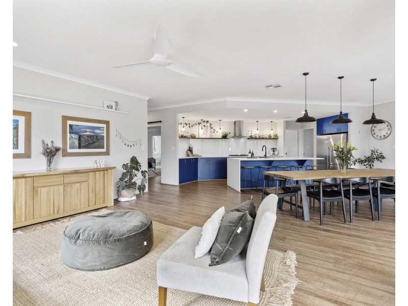 10 Blissett Drive, Bedfordale WA 6112