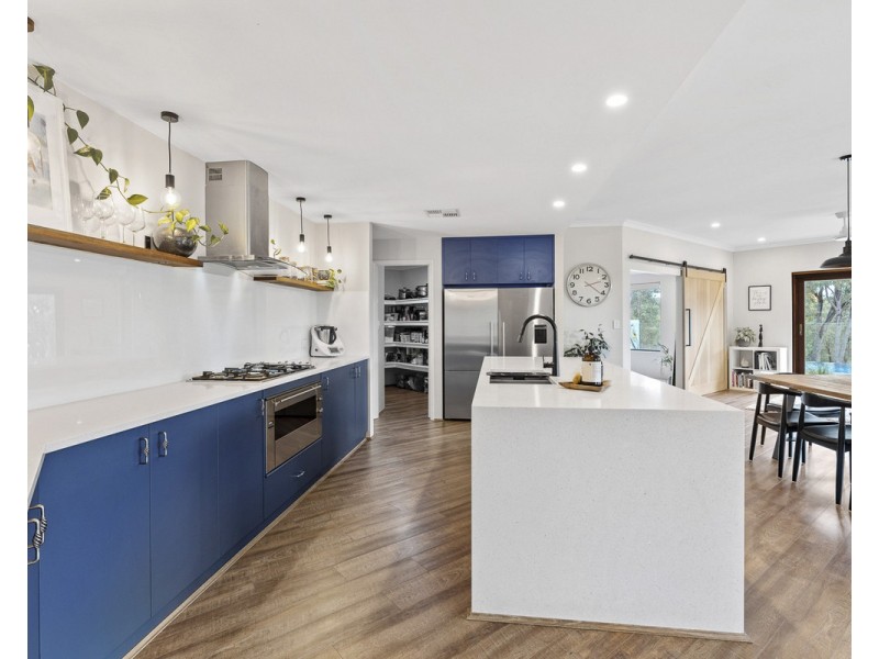 10 Blissett Drive, Bedfordale WA 6112