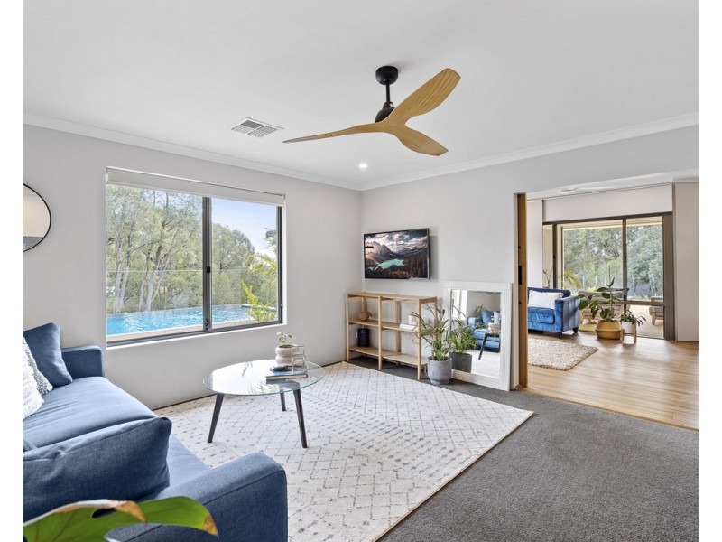 10 Blissett Drive, Bedfordale WA 6112