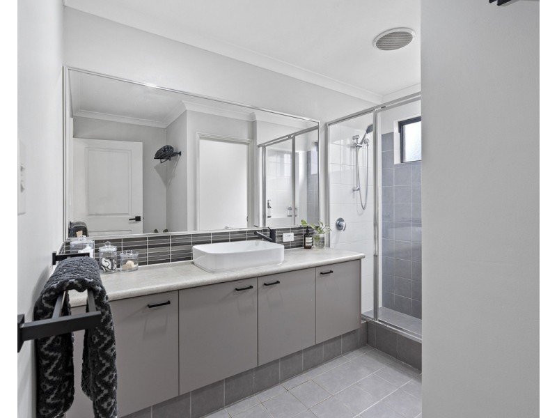 10 Blissett Drive, Bedfordale WA 6112