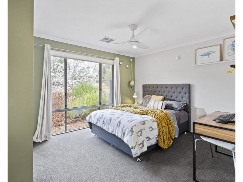 10 Blissett Drive, Bedfordale WA 6112