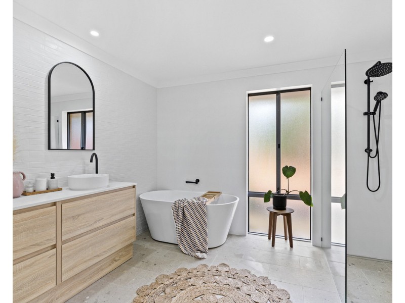 10 Blissett Drive, Bedfordale WA 6112