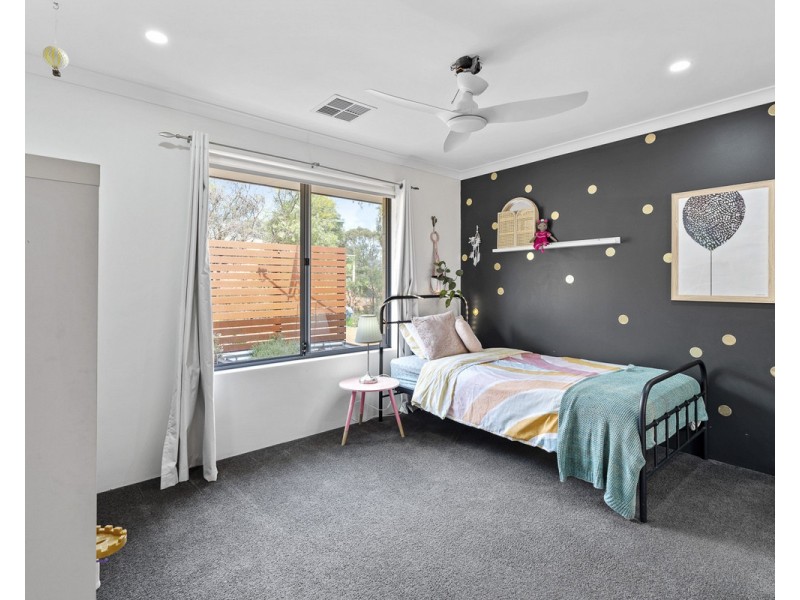 10 Blissett Drive, Bedfordale WA 6112