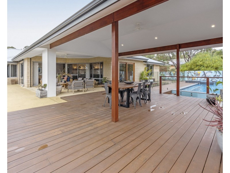 10 Blissett Drive, Bedfordale WA 6112