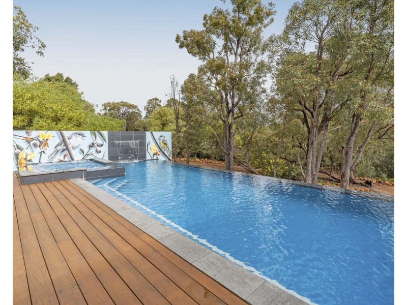 10 Blissett Drive, Bedfordale WA 6112