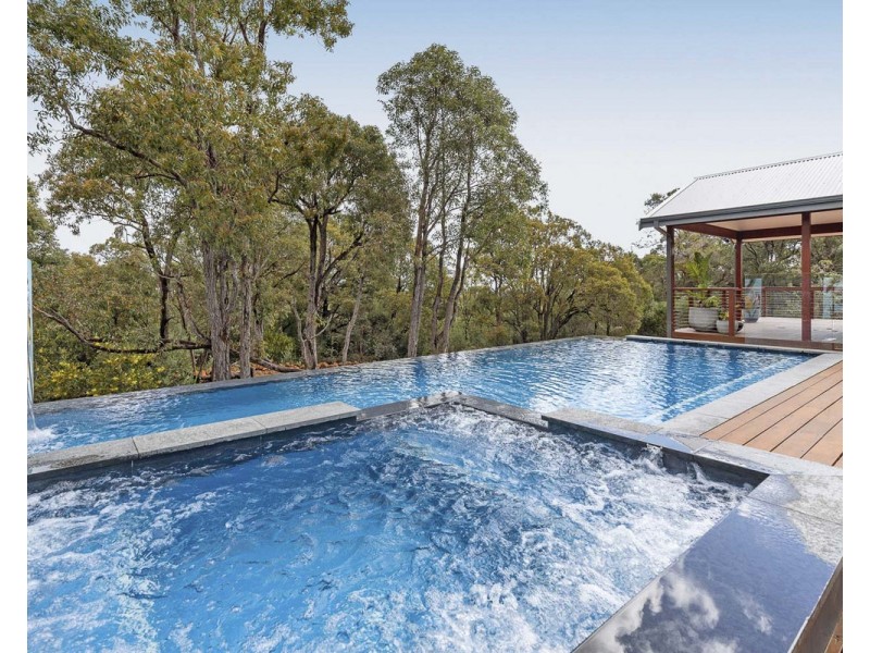 10 Blissett Drive, Bedfordale WA 6112