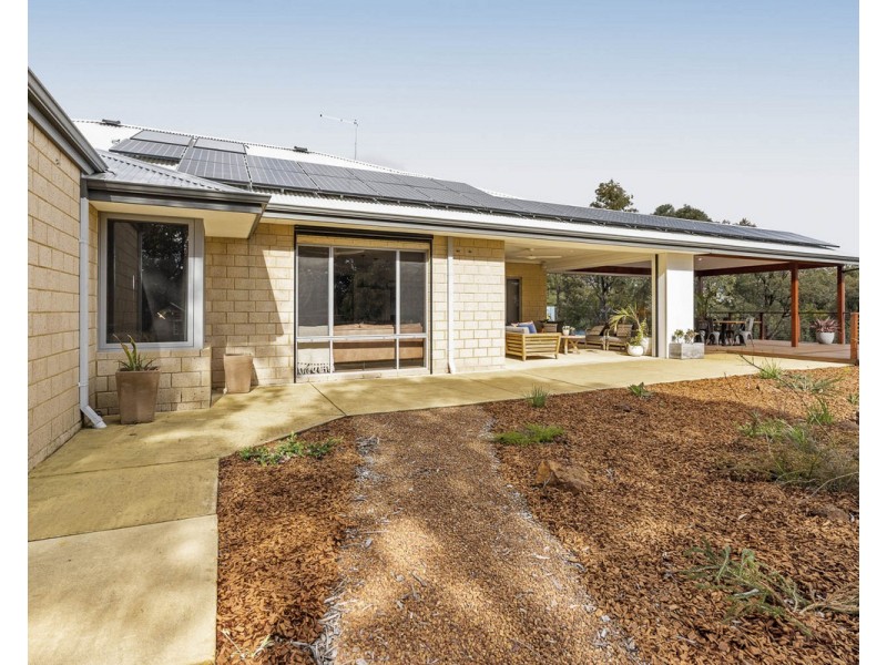 10 Blissett Drive, Bedfordale WA 6112