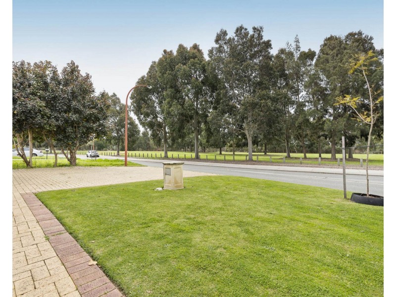 2 Isaba Parkway, Seville Grove WA 6112