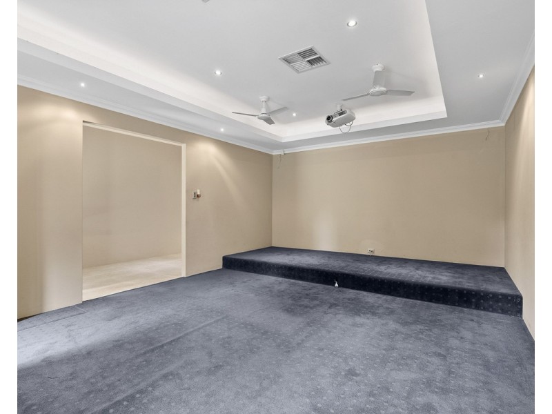 2 Isaba Parkway, Seville Grove WA 6112