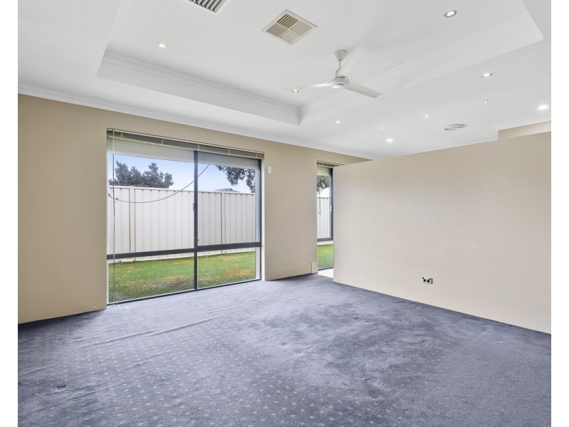 2 Isaba Parkway, Seville Grove WA 6112