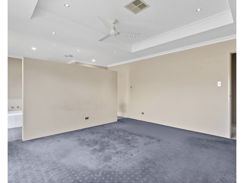 2 Isaba Parkway, Seville Grove WA 6112