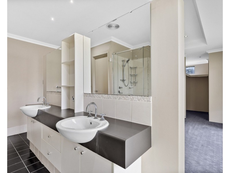 2 Isaba Parkway, Seville Grove WA 6112