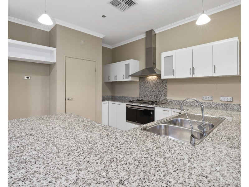 2 Isaba Parkway, Seville Grove WA 6112