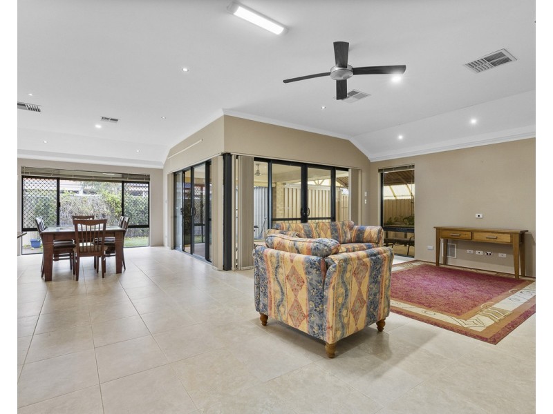 2 Isaba Parkway, Seville Grove WA 6112