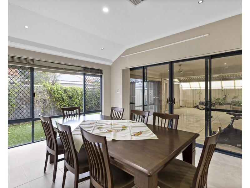 2 Isaba Parkway, Seville Grove WA 6112