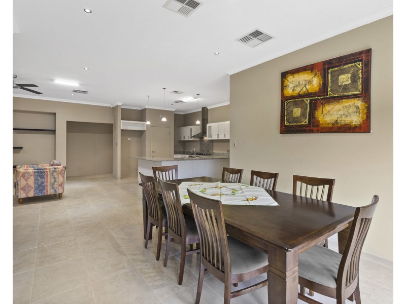 2 Isaba Parkway, Seville Grove WA 6112