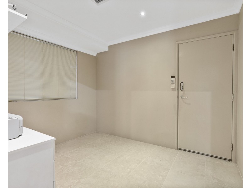 2 Isaba Parkway, Seville Grove WA 6112