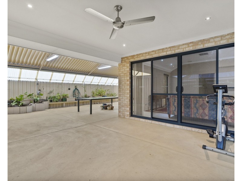 2 Isaba Parkway, Seville Grove WA 6112