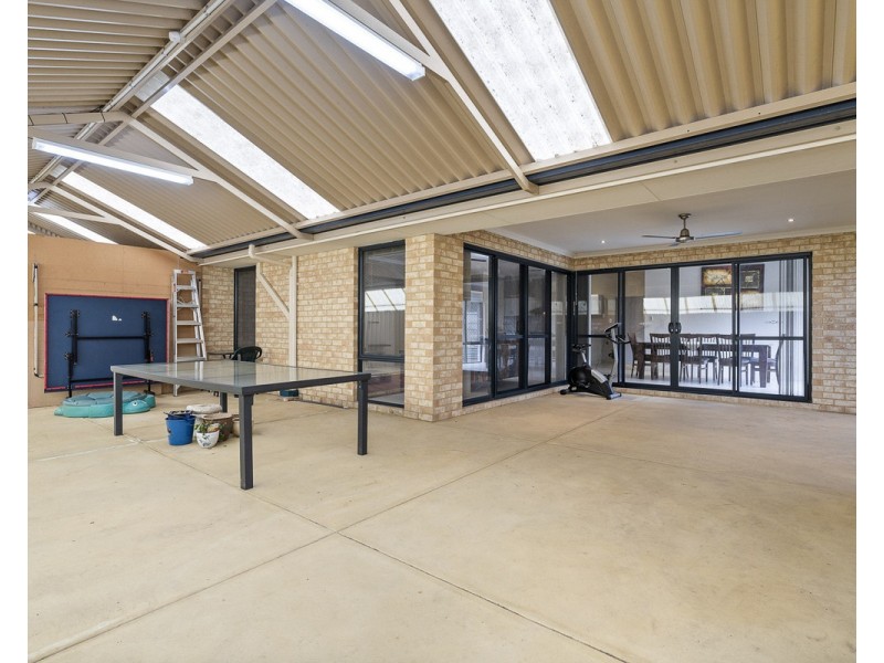 2 Isaba Parkway, Seville Grove WA 6112