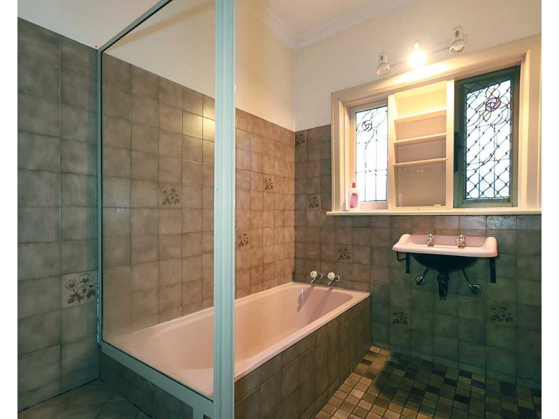 29 Warner Court, Manning WA 6152