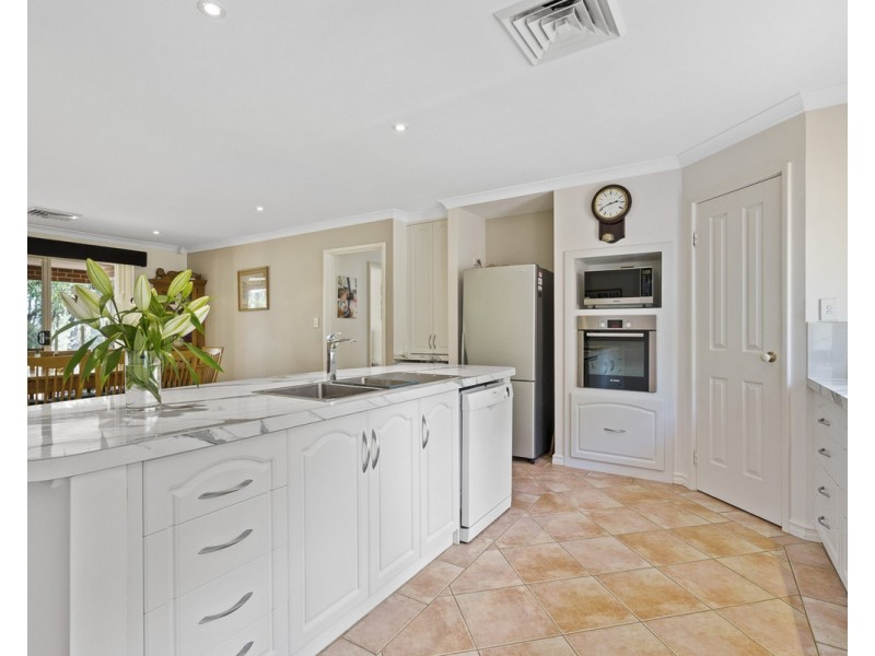 34 Frances Gregory Drive, Bedfordale WA 6112