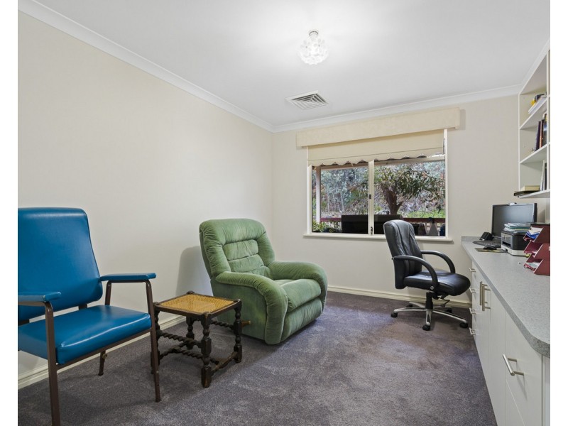 34 Frances Gregory Drive, Bedfordale WA 6112