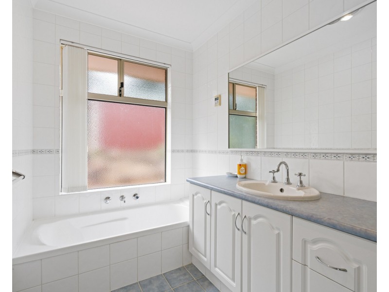 34 Frances Gregory Drive, Bedfordale WA 6112