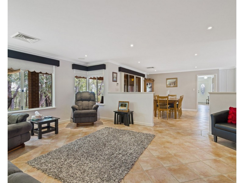 34 Frances Gregory Drive, Bedfordale WA 6112