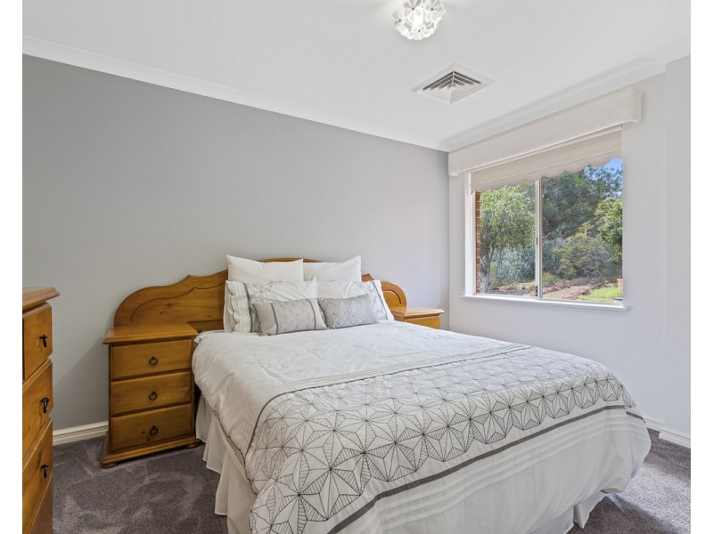 34 Frances Gregory Drive, Bedfordale WA 6112