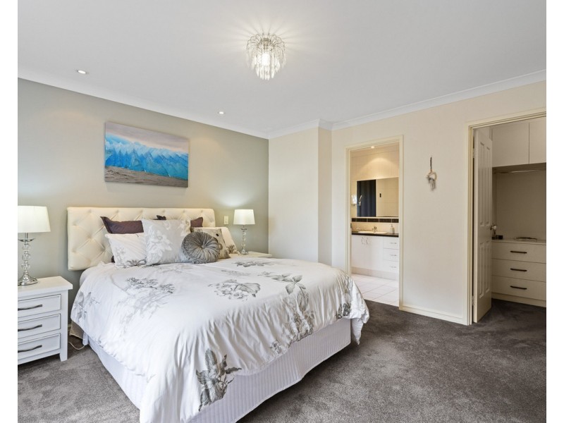 34 Frances Gregory Drive, Bedfordale WA 6112