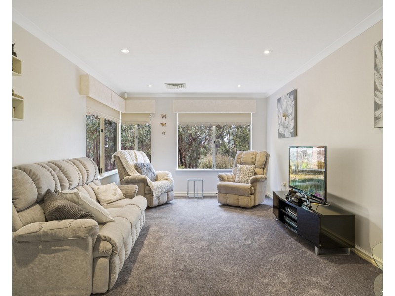 34 Frances Gregory Drive, Bedfordale WA 6112