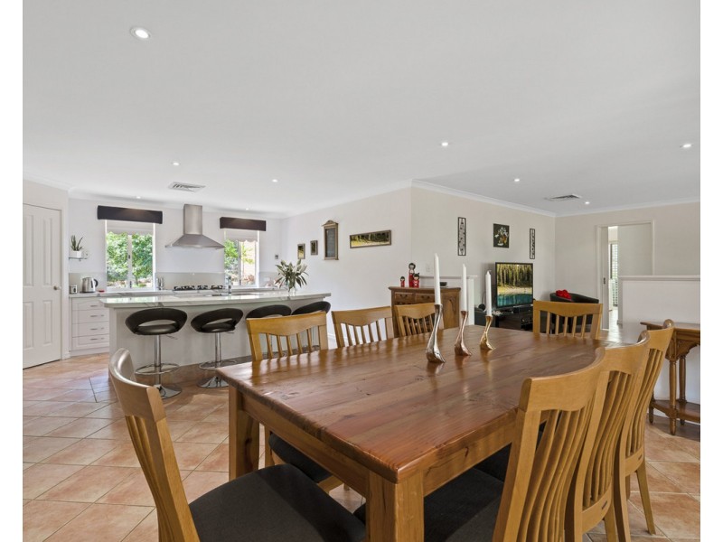 34 Frances Gregory Drive, Bedfordale WA 6112