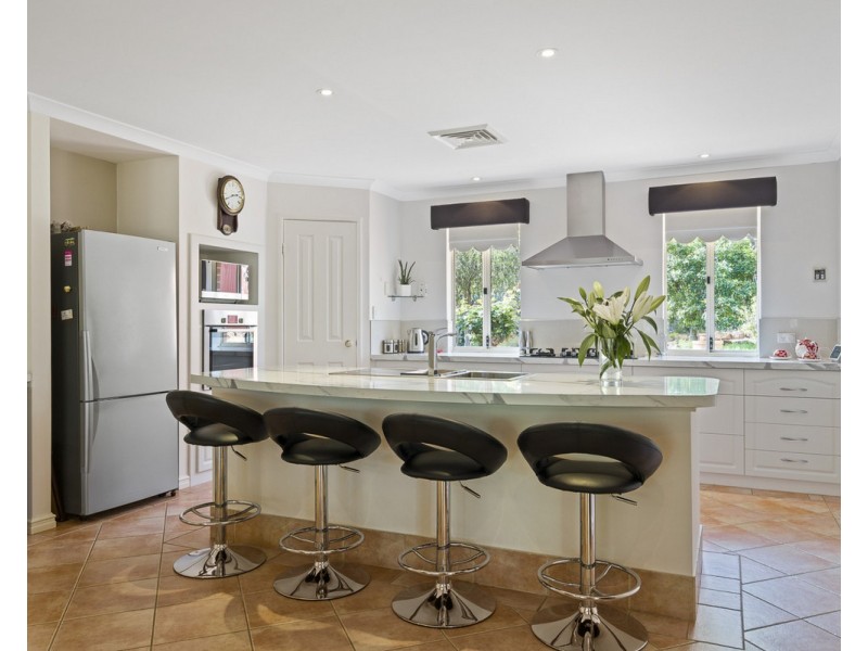 34 Frances Gregory Drive, Bedfordale WA 6112