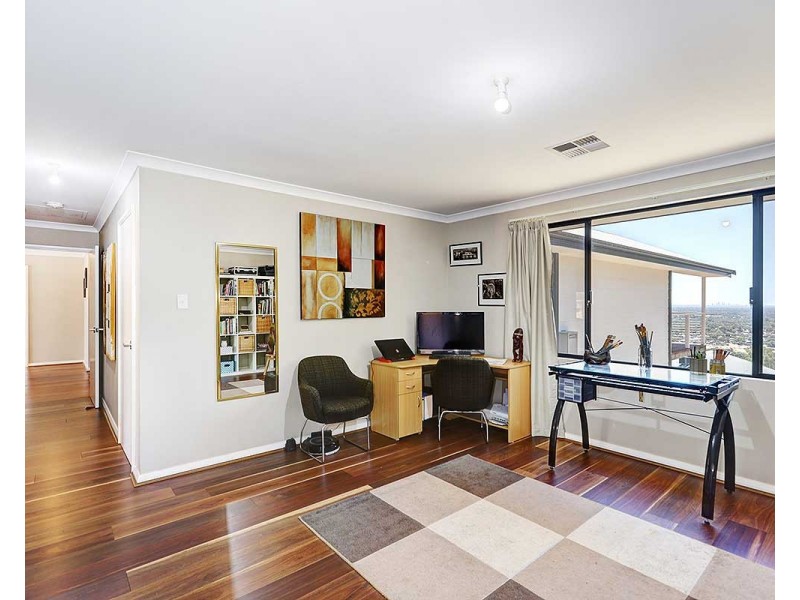 56 Bromfield Drive, Kelmscott WA 6111