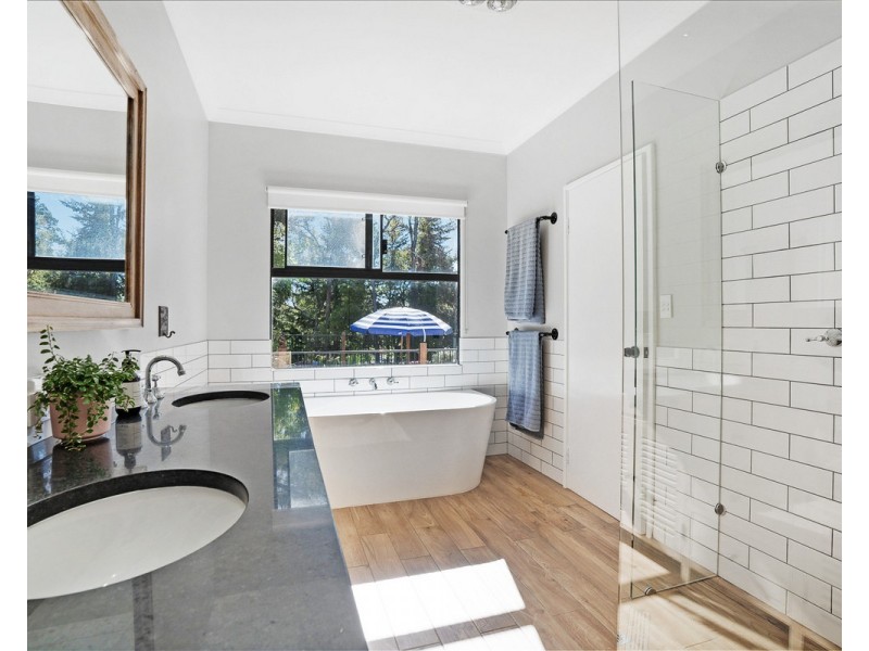 12 Notting Hill Drive, Roleystone WA 6111