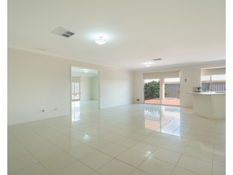 24 Benalla Crescent, Byford WA 6122