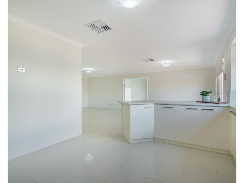 24 Benalla Crescent, Byford WA 6122