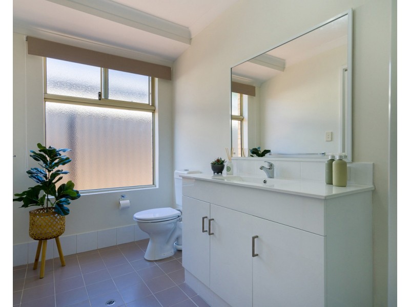 24 Benalla Crescent, Byford WA 6122